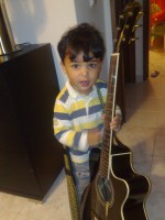 /album/galeria-de-fotos/j-vitor-toca-viola-1-jpg/